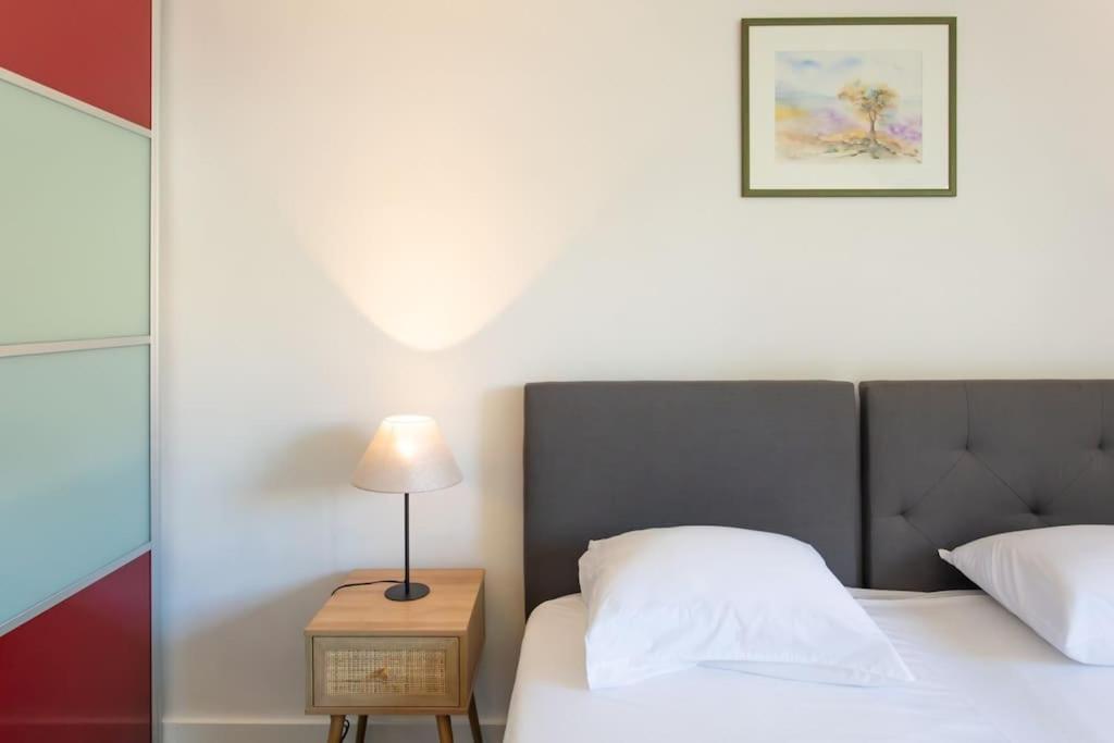 شقة C9 - 2 Bdr 10 Min Palais Festivals & Sea - Ac, Parking & Balcony كان المظهر الخارجي الصورة