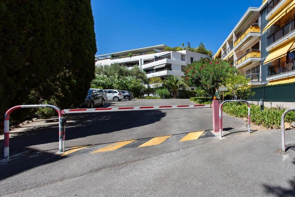 شقة C9 - 2 Bdr 10 Min Palais Festivals & Sea - Ac, Parking & Balcony كان المظهر الخارجي الصورة